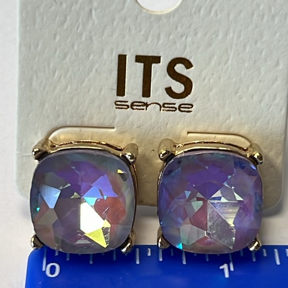 Lavender stud earrings - Picture 4 of 5